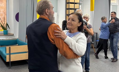 Танцювально-оздоровчий захід для людей старшого віку.