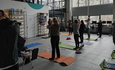 Йога для дорослих