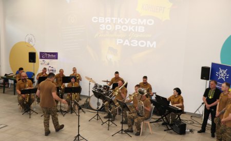  Святковий концерт військового оркестру «Київська Русь» з нагоди 30-ї річниці Конституції України
