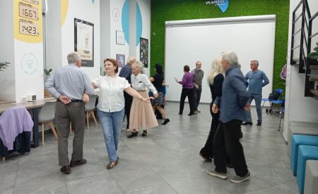 Танцювально-оздоровчий захід для людей старшого віку. 