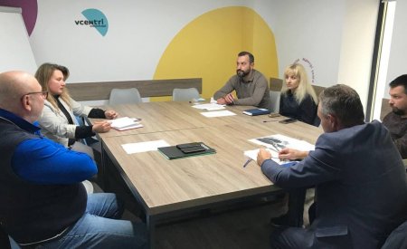 Засідання тимчасової групи громадської ради з приводу розгляду питання щодо передачі частини набережної Оболонського острова в приватну власність