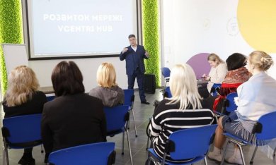 Департамент суспільних комунікацій КМДА презентував представникам територіальних громад Київщини роботу #VcentriHUB 