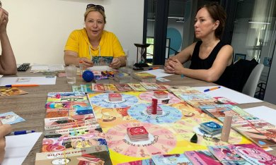 У Vcentri Hub: Оболонь жінки вчилися долати особистісні кризи за допомогою трансформаційних ігор