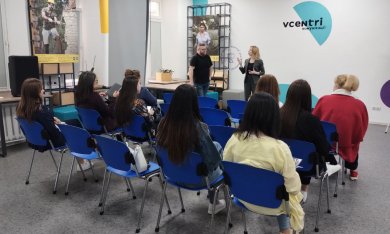 У Vcentri Hub: Шевченківський державних службовців навчали розпізнавати та протидіяти російським інформаційним операціям