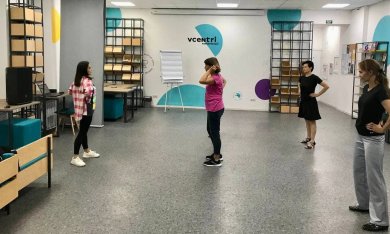 У Vcentri Hub: Шевченківський проходять любительські заняття зі спортивно-бальних танців «Life Dance»