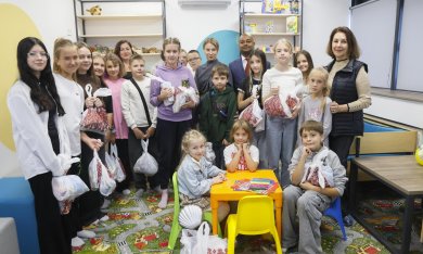 Vcentri HUB: Дніпровський оновив дитячу кімнату: нові іграшки від міжнародних благодійників вже заполонили полиці