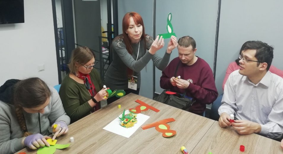 У Vcentri Hub: Оболонь пройшов творчий майстер-клас для людей з інвалідністю