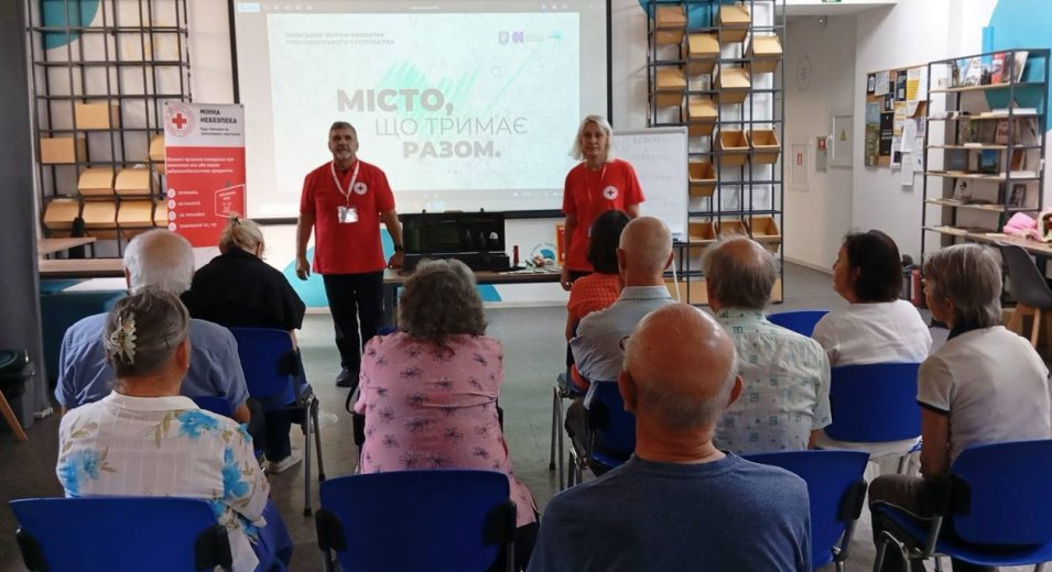 Інструктаж з безпеки для людей старшого віку у Vcentri HUB: Шевченківський
