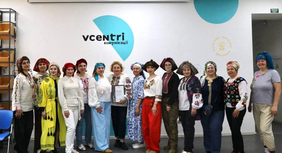 Код нації, зав’язаний у вузлики: як у Vcentri HUB: Шевченківський оживала магія української хустки