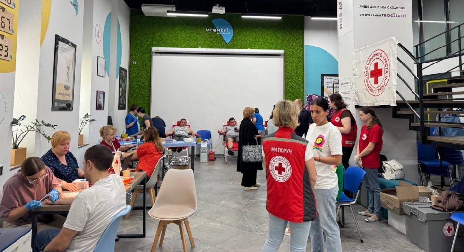 Світло сердець, що рятує життя: у Vcentri HUB: Оболонь відбувся черговий День донора