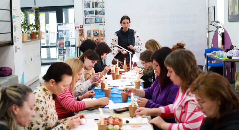 У ритмі традиції: майстер-клас із писанкарства у Vcentri HUB