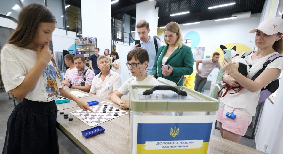 У Vcentri Hub: Оболонь відбувся відкритий волонтерський турнір із гри в шашки