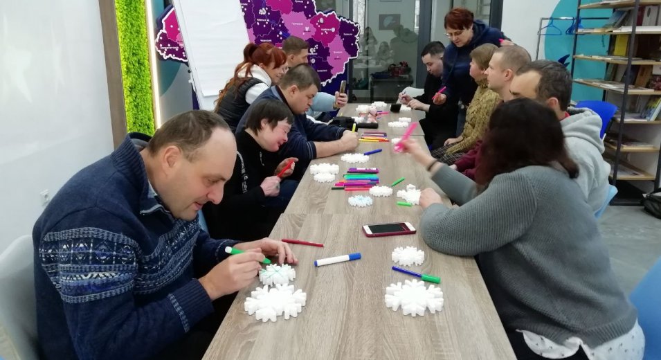 У Vcentri Hub: Оболонь творчими талантами знову сяють вівдідувачі Київського МКЦ комплексної реабілітації людей з інвалідністю внаслідок інтелектуальних порушень