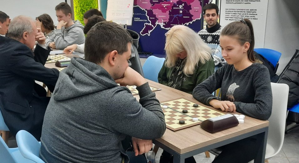 У Vcentri Hub: Оболонь відбувся Відкритий чемпіонат міста Києва з шашок серед юніорів, молоді та дорослих