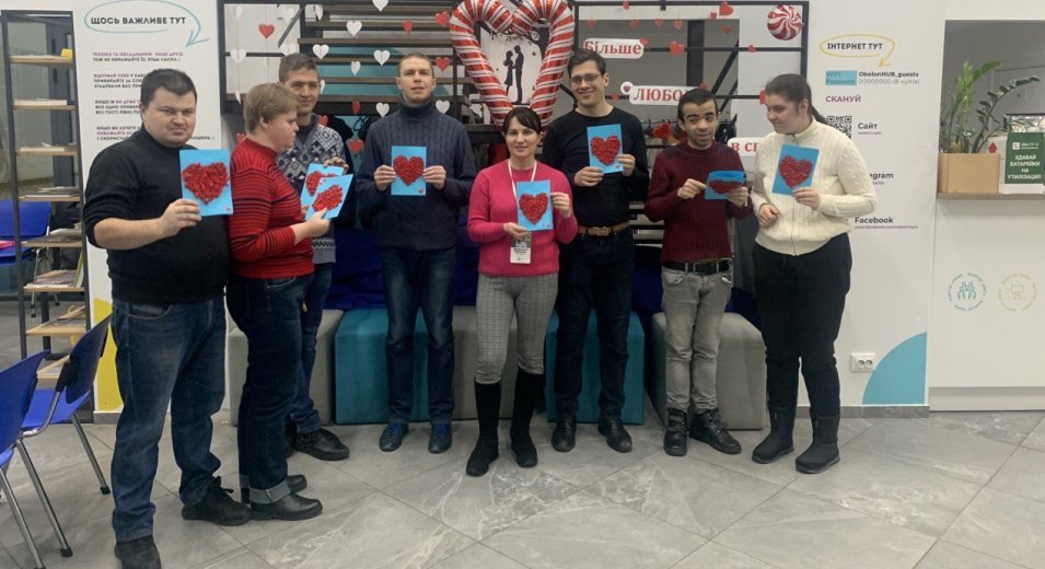 У Vcentri Hub: Оболонь відбувся майстер-клас з виготовлення листівки до Дня святого Валентина для вихованців КМКЦ 