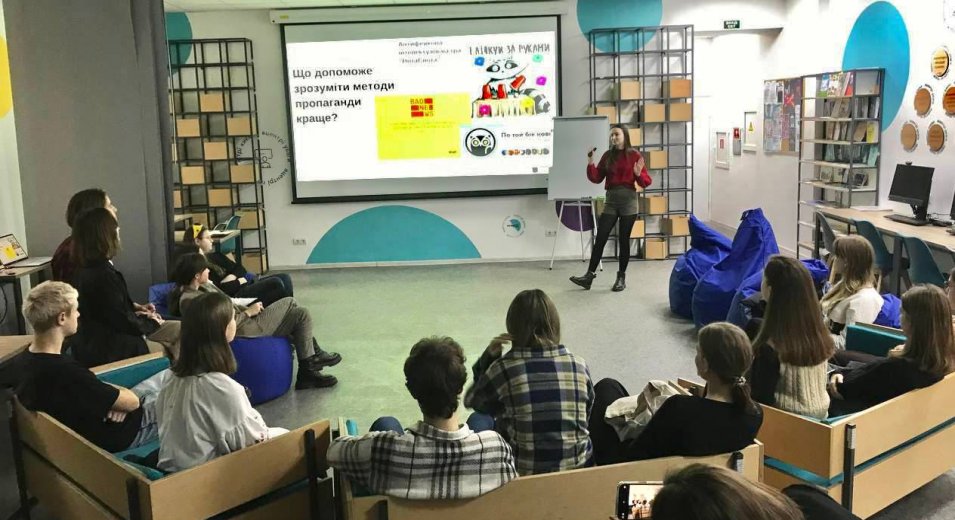 У Vcentri Hub: Шевченківський провели навчання з медіаграмотності для школярів