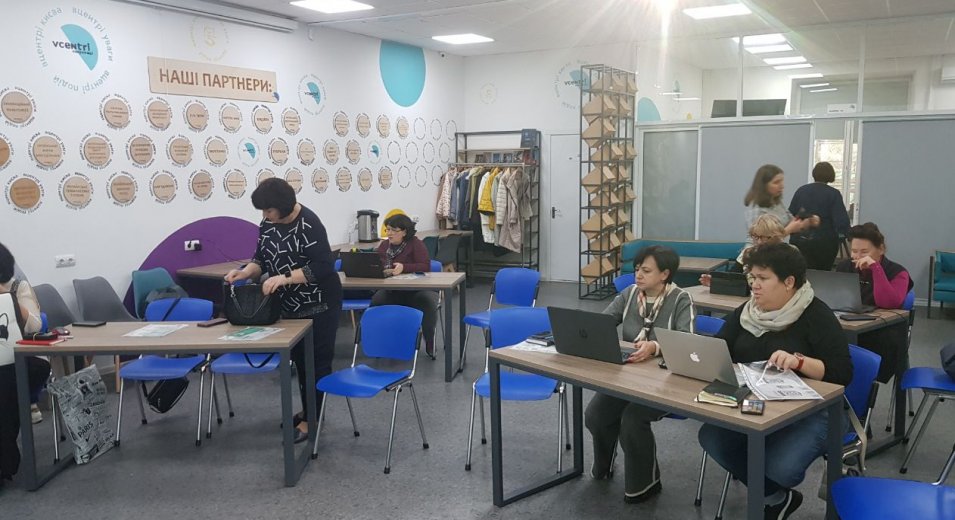 У Vcentri Hub: Шевченківський вчителі з математики опановували сервіс для створення інтерактивного навчального процесу
