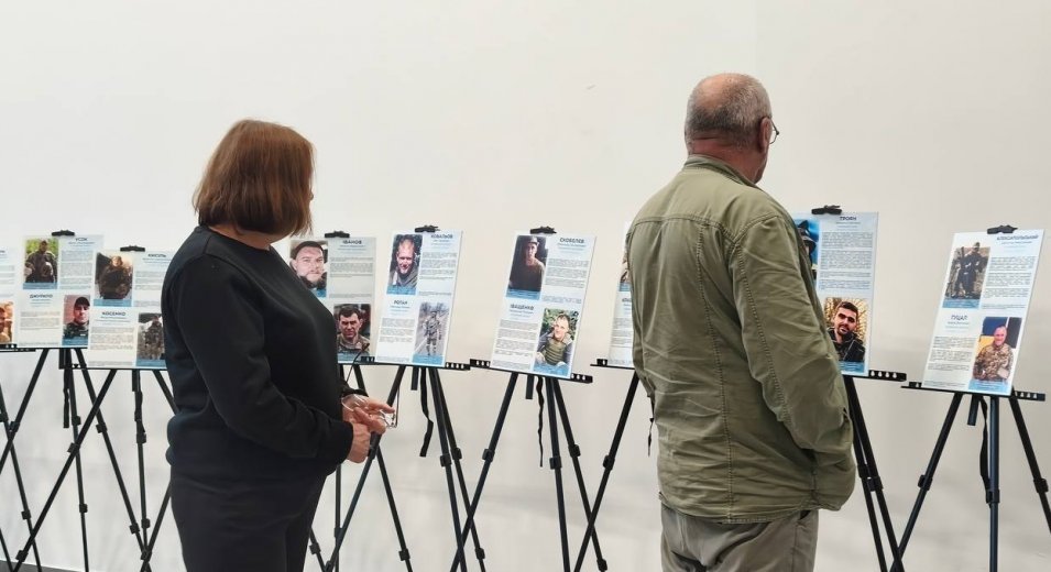 Виставка «Пам’ять в обличчях. Дніпровський» продовжує знайомити киян з історіями полеглих Героїв