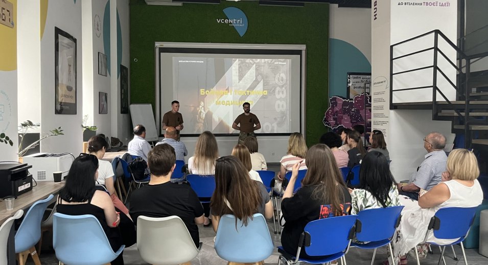 Знання, що рятують життя: у Vcentri HUB провели тренінг з тактичної медицини
