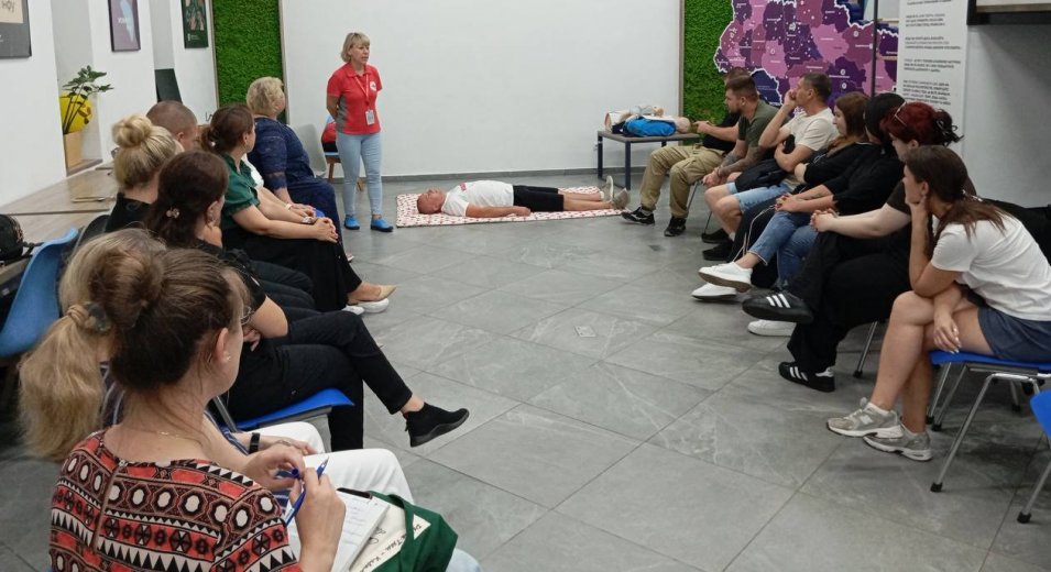 Знати, як діяти до приїзду медиків: у Vcentri HUB: Оболонь навчали основ домедичної допомоги